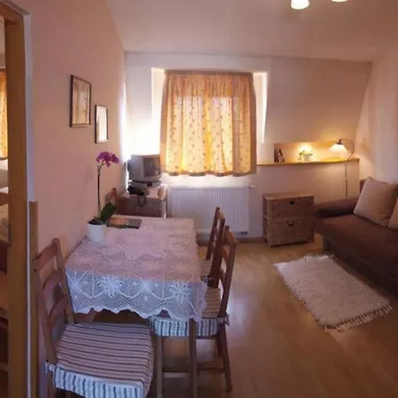 Apartment Secret *
